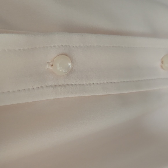 Anne Klein Sleeveless Cream Blouse With Pearl Buttons - Picture 3 of 3